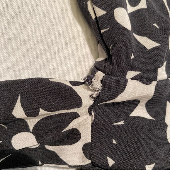 Diane Von Furstenberg DVF Purdy Black and White Floral Jumpsuit Size 2 - Picture 16 of 16